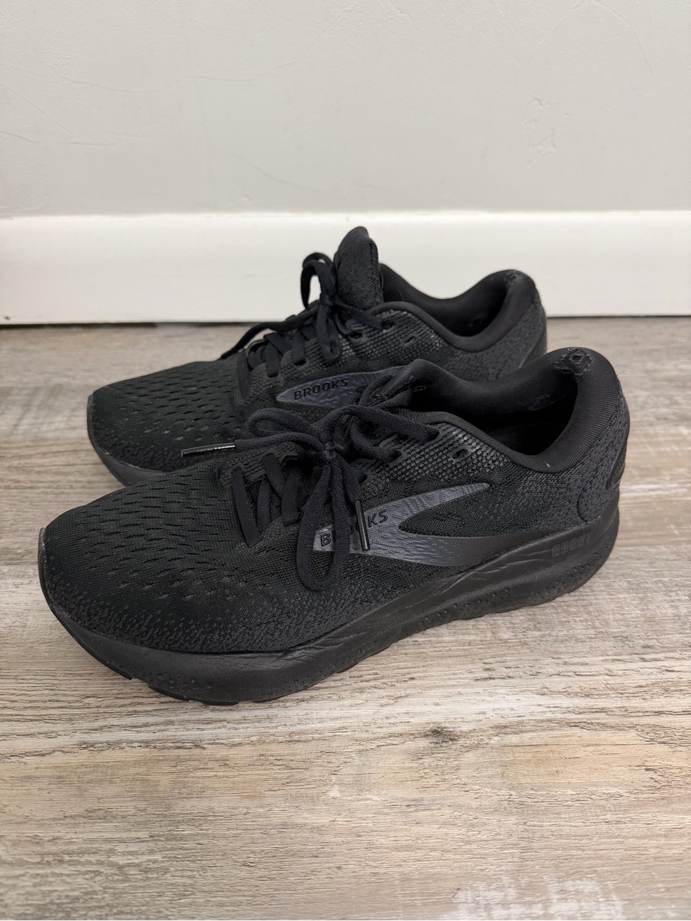 Brooks Ghost 16 Women’s Black Running Shoes, size 8 wide